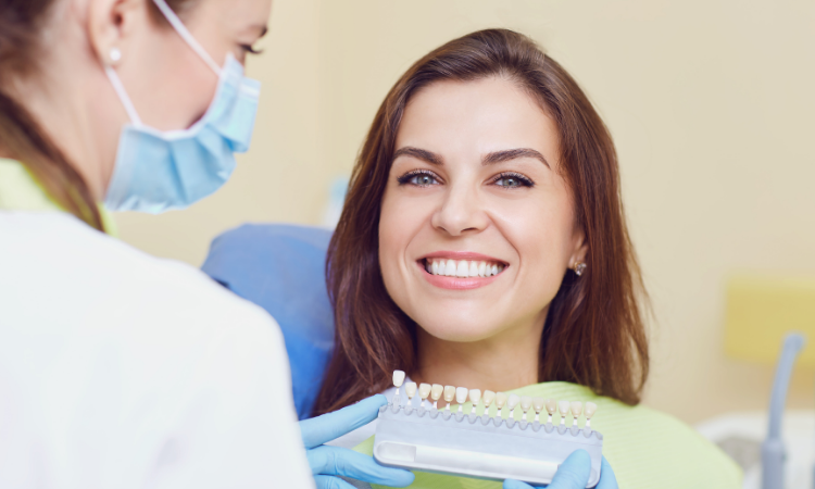 Two popular options for improving smiles are veneers and teeth whitening. Each method offers distinct advantages and disadvantages.